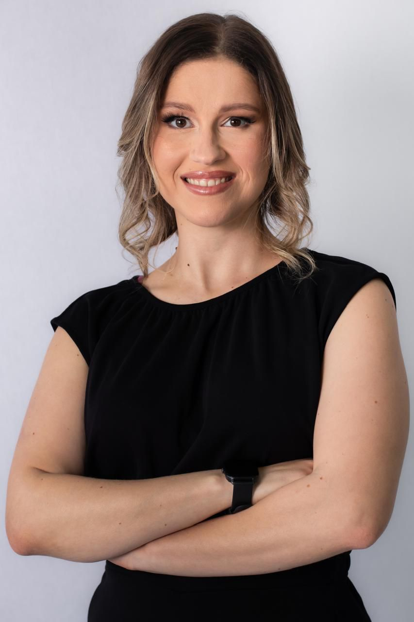 Retrato da psicóloga Bruna Gonçalves sorrindo